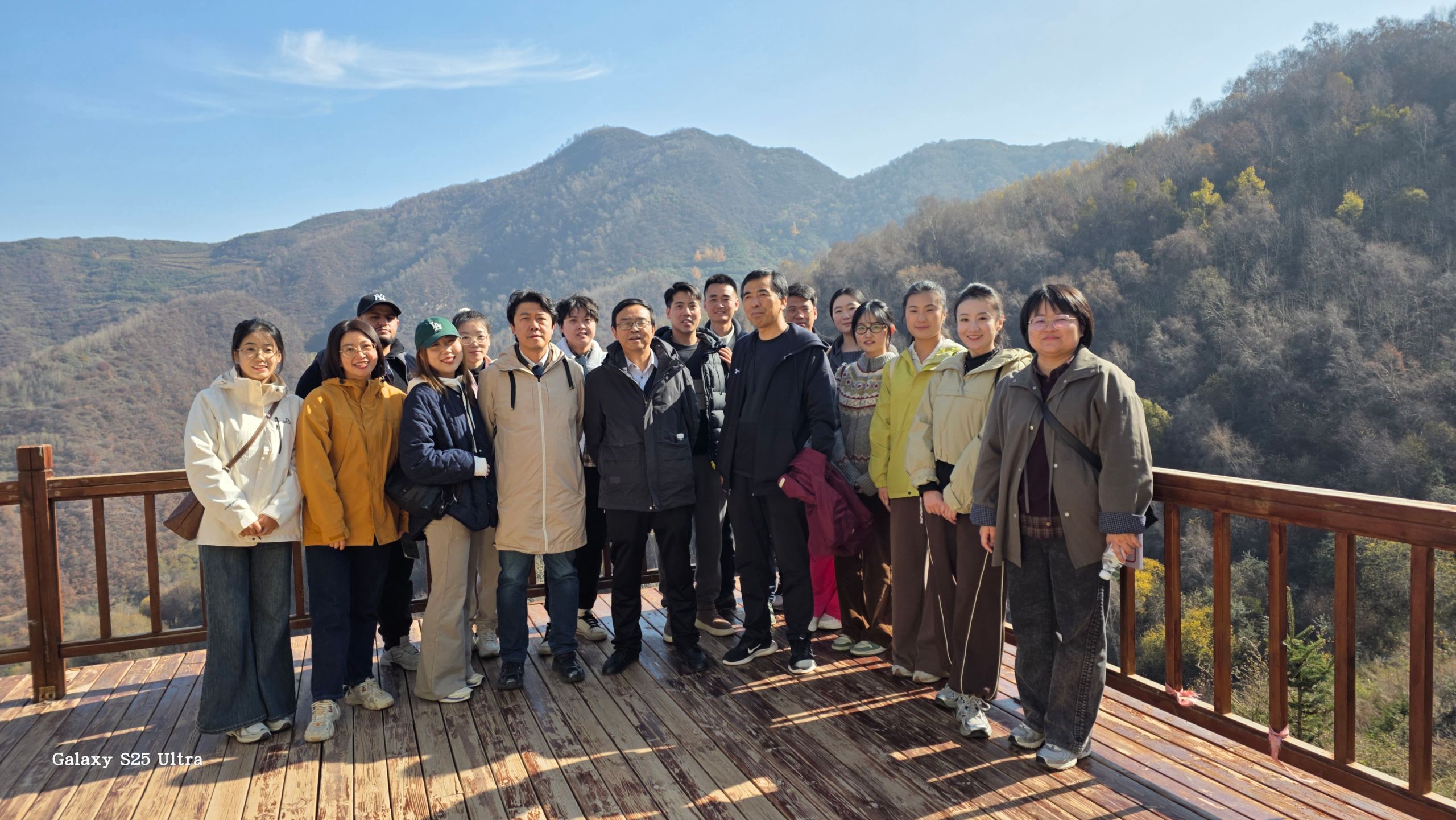 亲近自然强体魄，凝心聚力向未来——国际合作部工会组织秋游徒步活动