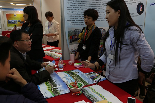 学院教师赴乌兰巴托参加蒙古国第三届中国高等教育展
