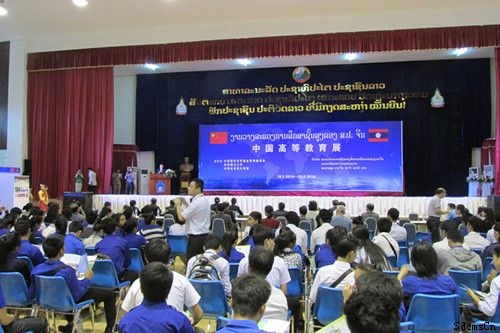 学院教师赴老挝、柬埔寨参加中国高等教育展