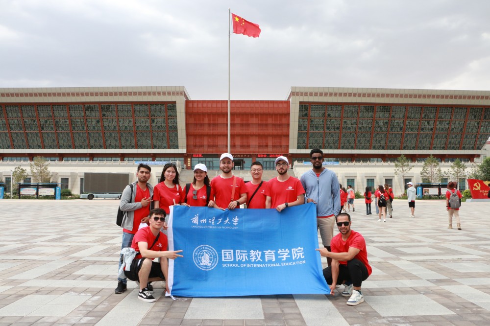 学院组织国际学生参加“感知甘肃文化·了解丝绸之路——回眸总书记甘肃五年行”文化体验活动