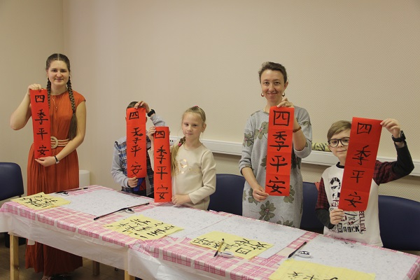国际学生形式多样庆祝中国春节